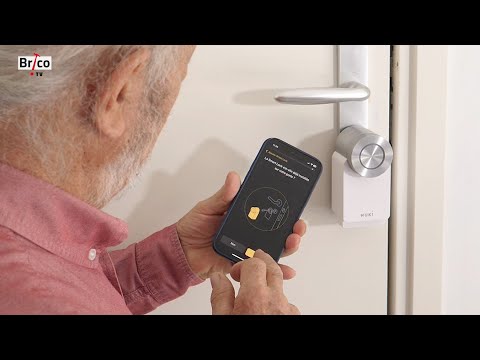 Installer une serrure connectée avec wifi intégré - Tuto Bricolage avec Robert